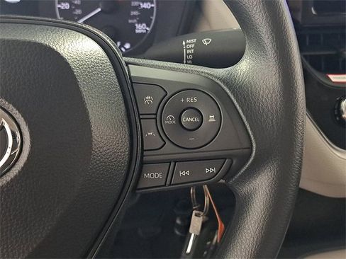 Used 2025 Toyota Corolla LE image 25