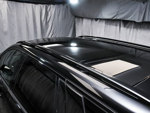 Used 2023 Land Rover Discovery Sport SE image 76