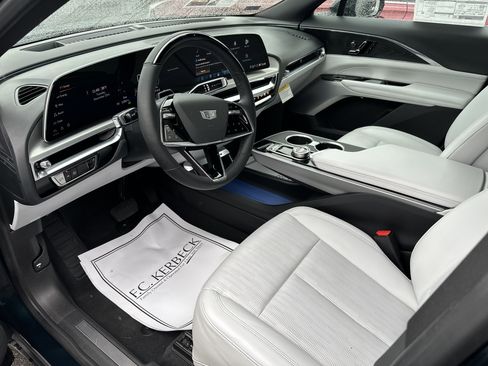 Used 2024 Cadillac Lyriq Sport image 9