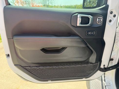 Used 2021 Jeep Wrangler Unlimited Sahara AWD/4WD image 24