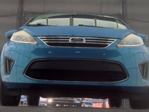 Used 2012 Ford Fiesta SE FWD image 3