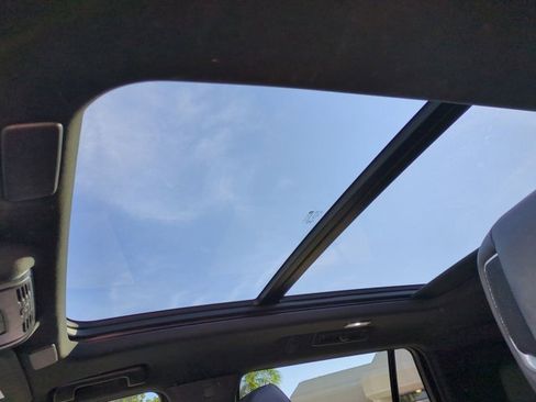 Used 2022 Cadillac Escalade Sport image 18