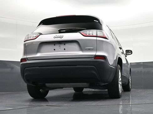 Used 2019 Jeep Cherokee Latitude w/ Popular Appearance Group FWD image 25