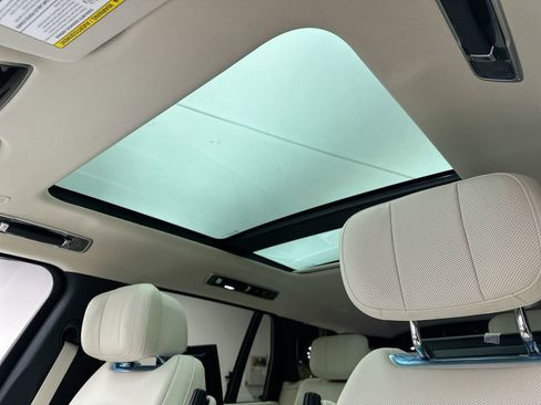 New 2026 Land Rover Range Rover Long Wheelbase Autobiography image 12