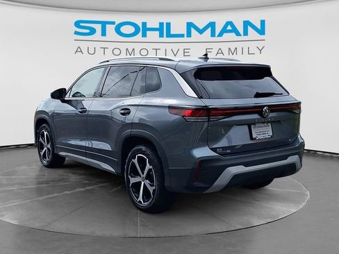 Used 2025 Volkswagen Tiguan SE w/ Panoramic Sunroof Package AWD/4WD image 7