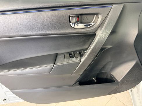 Used 2017 Toyota Corolla SE w/ SE Premium Package image 12