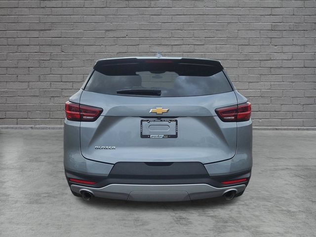 Used 2025 Chevrolet Blazer LT FWD image 4