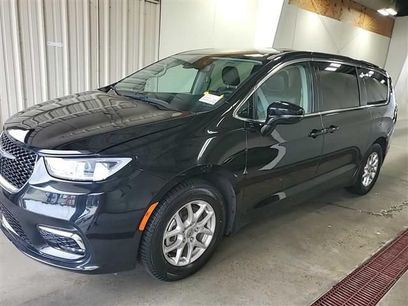 Used 2024 Chrysler Pacifica Touring-L
