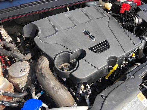 Used 2017 Lincoln Continental Reserve w/ Climate Package image 35