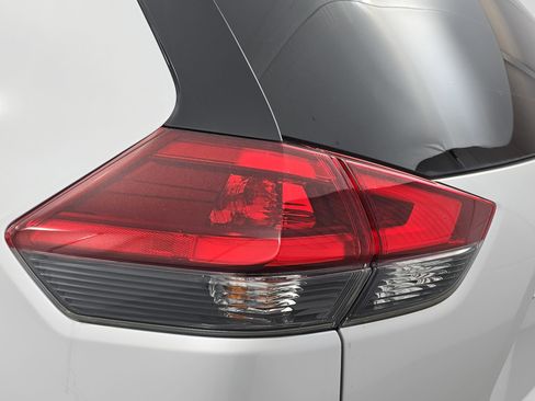 Used 2018 Nissan Rogue SL image 34