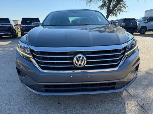 Used 2021 Volkswagen Passat 2.0T SE FWD image 2
