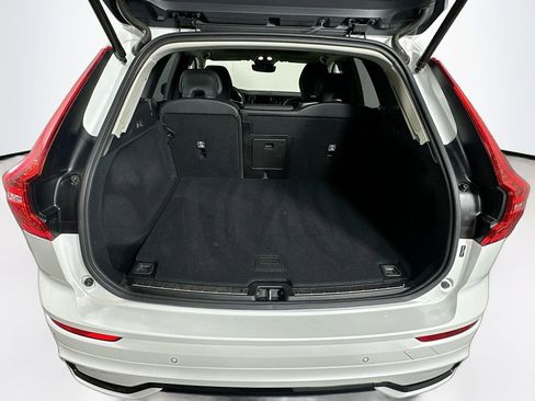 Used 2025 Volvo XC60 B5 Plus image 29