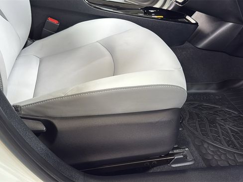 Used 2020 Toyota Prius Prime Limited image 20