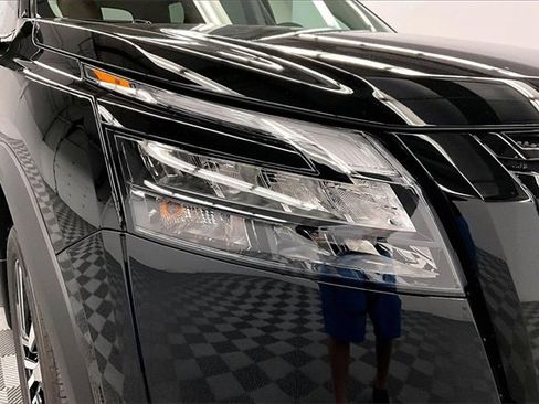 New 2025 Nissan Pathfinder Platinum image 13