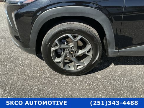 Used 2025 Chevrolet Trax LT w/ LT Convenience Package image 9