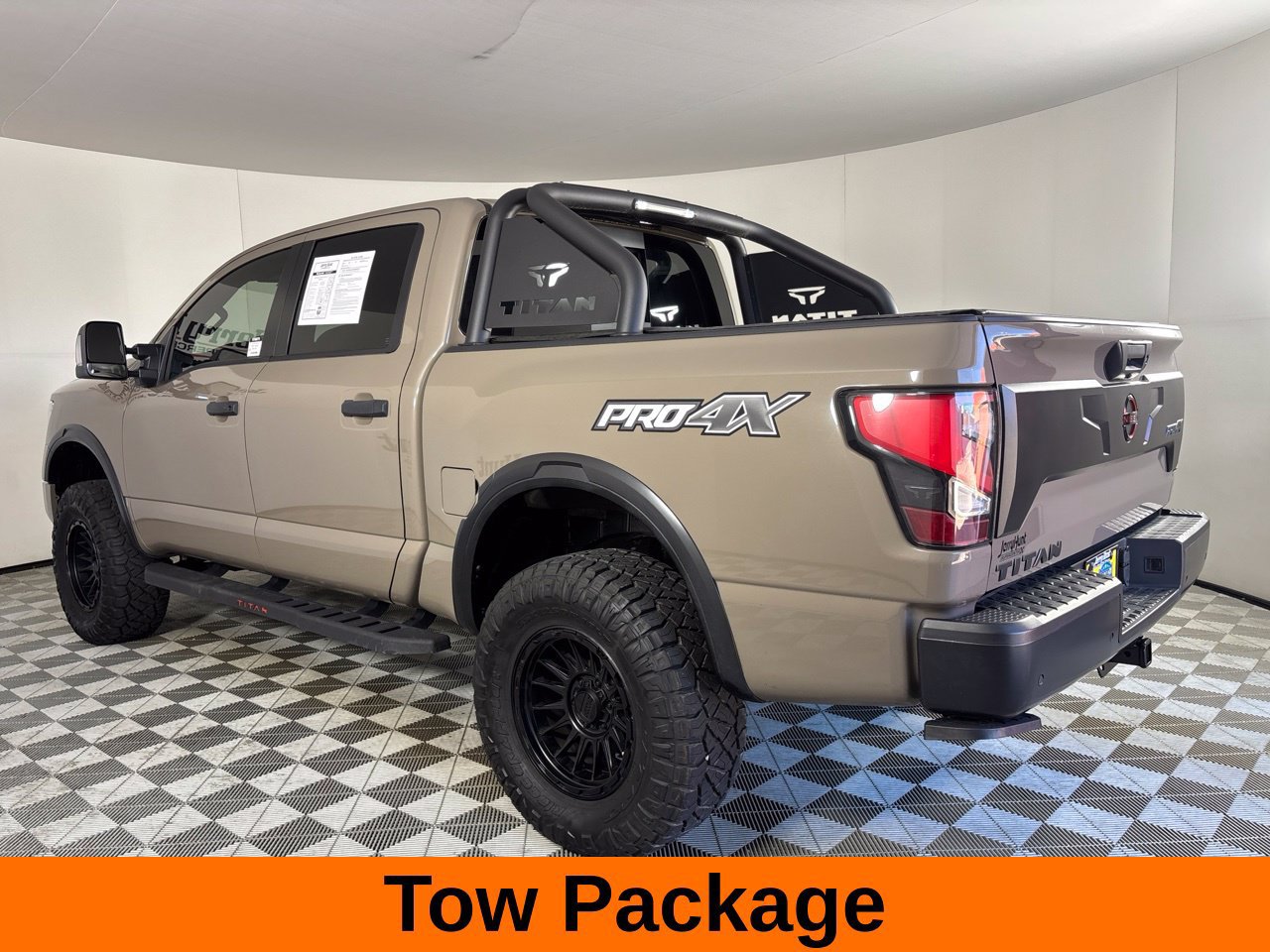 Used 2024 Nissan Titan PRO-4X w/ Pro-4x Convenience Package AWD/4WD image 9