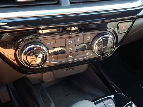 Certified 2024 Chevrolet Trax RS w/ Sunroof Package image 17