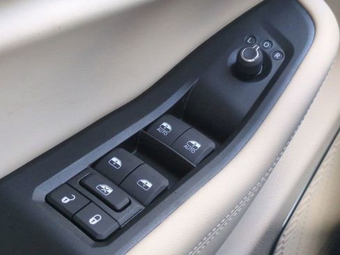 New 2026 Jeep Grand Cherokee L Limited w/ Luxury Tech Group II image 25