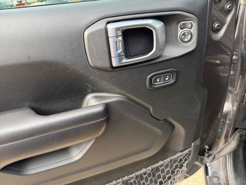 Used 2018 Jeep Wrangler Unlimited Sport S image 12