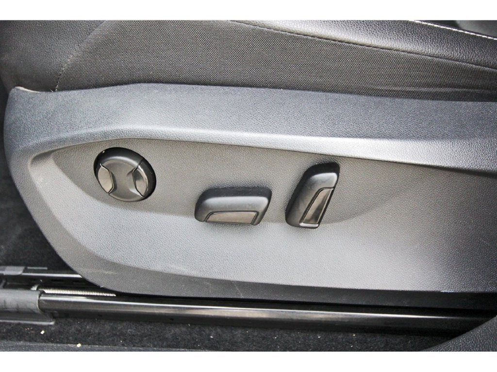 Used 2022 Volkswagen Tiguan SE R-Line FWD image 35