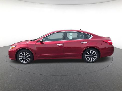 Used 2017 Nissan Altima 2.5 SV w/ Convenience Package FWD image 8