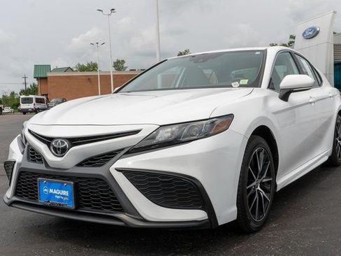 Used 2023 Toyota Camry SE FWD image 2