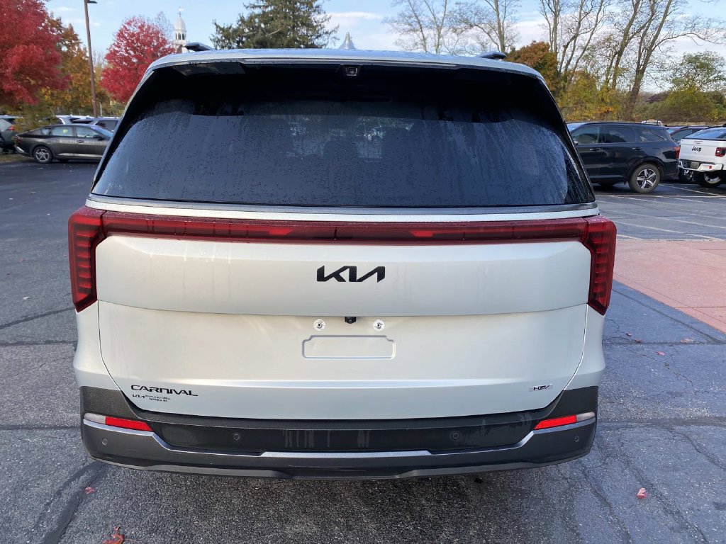 Used 2025 Kia Carnival SX Prestige FWD image 4