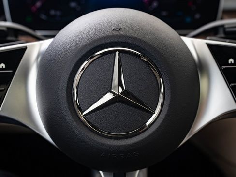 Used 2025 Mercedes-Benz C 300 4MATIC Sedan image 26