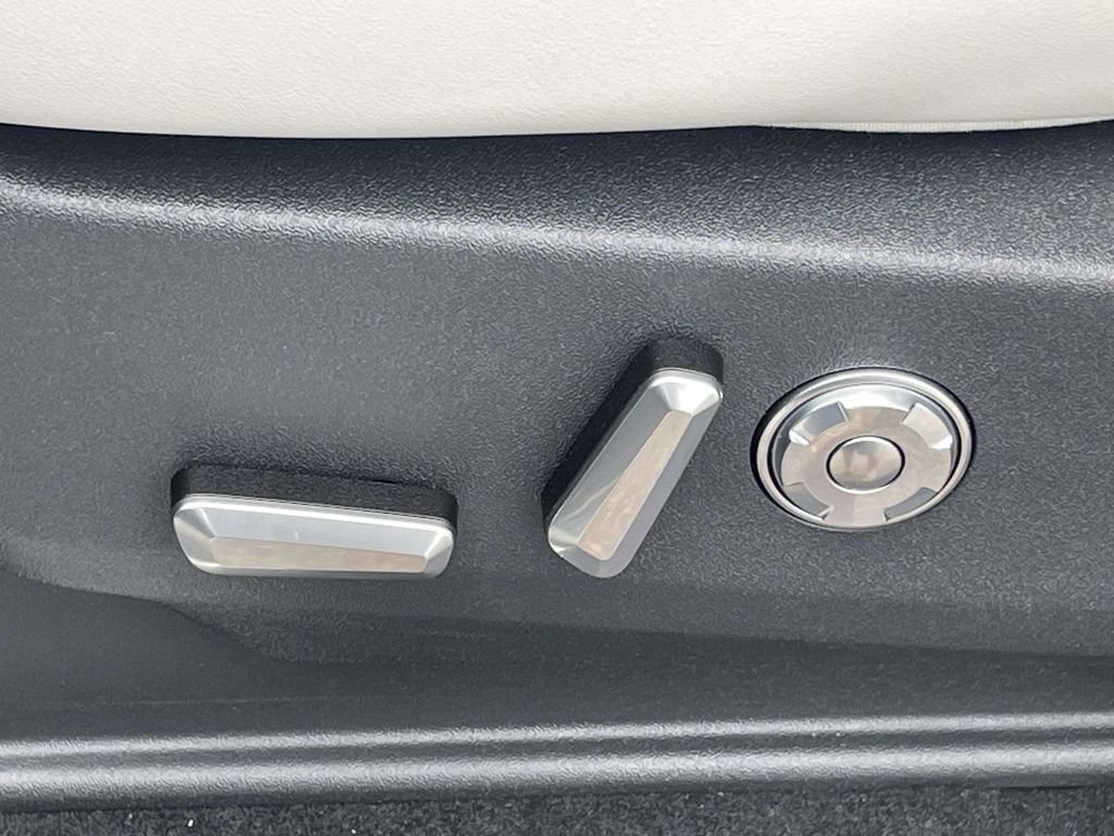 New 2026 Lincoln Navigator Premiere AWD/4WD image 14