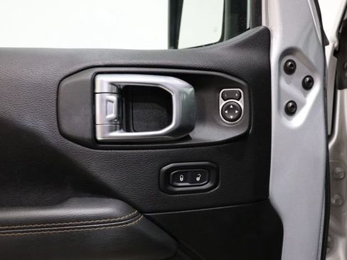Used 2022 Jeep Wrangler Unlimited Sahara AWD/4WD image 21