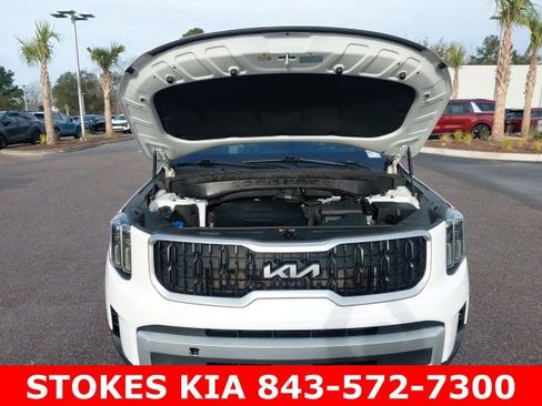 Used 2023 Kia Telluride EX w/ EX Captain's Chair Package image 9
