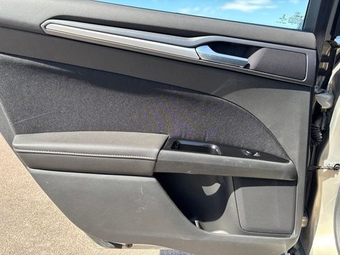 Used 2015 Ford Fusion SE FWD image 25