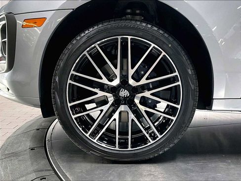 New 2026 Porsche Macan image 11