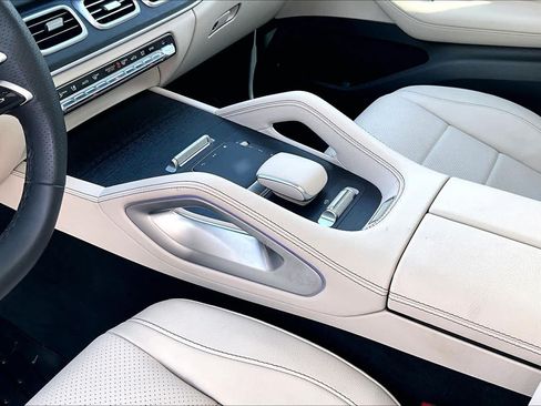 Certified 2025 Mercedes-Benz GLS 450 4MATIC image 17