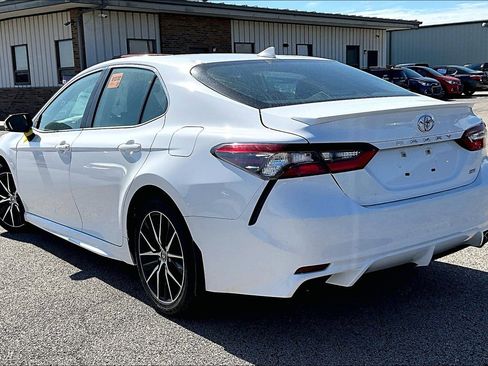 Used 2023 Toyota Camry SE FWD image 6