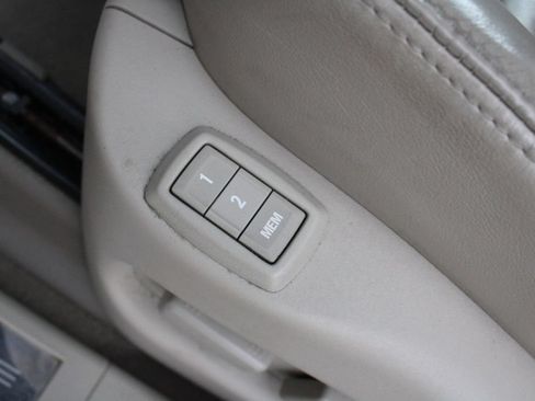 Used 2011 Cadillac SRX Luxury FWD image 4
