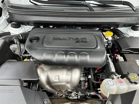 Used 2023 Jeep Cherokee Altitude Lux w/ Mopar Interior Package AWD/4WD image 38