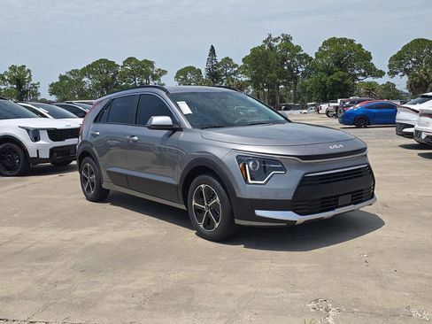 New 2026 Kia Niro EX FWD image 2