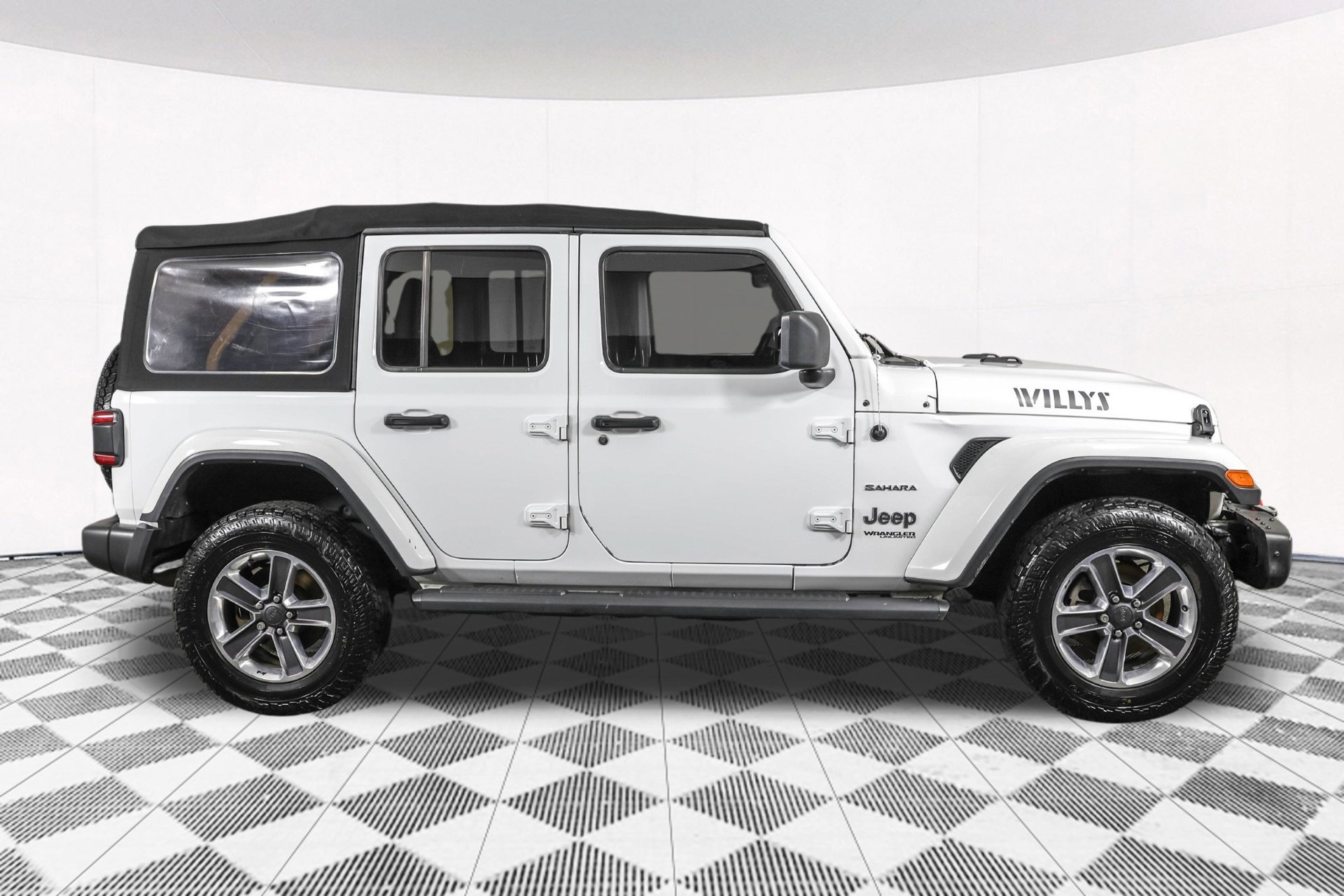 Used 2022 Jeep Wrangler Unlimited Sahara w/ Safety Group AWD/4WD image 16