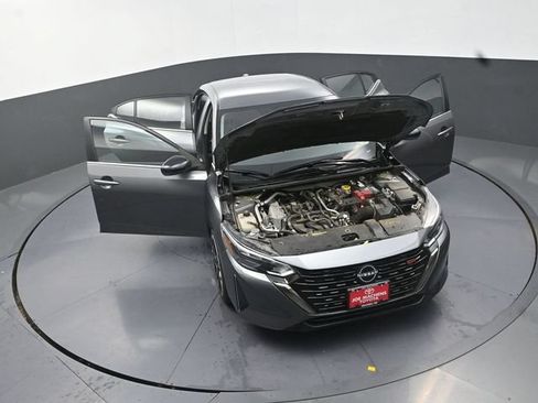 Used 2025 Nissan Sentra SR FWD image 40
