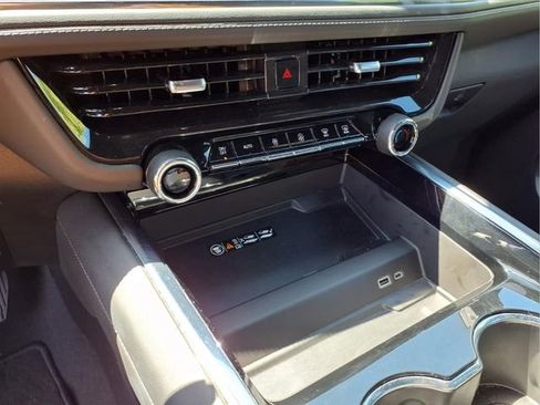 Used 2025 Chevrolet Tahoe LT AWD/4WD image 19