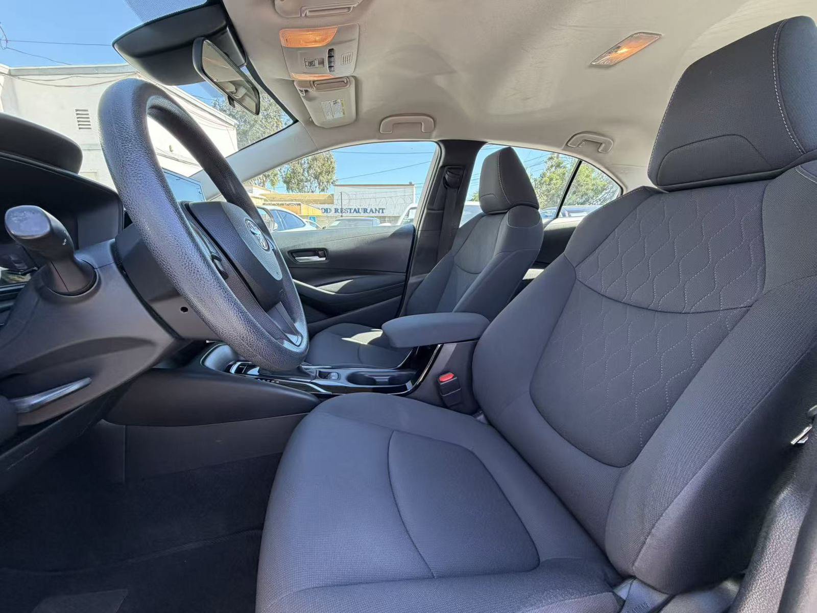 Used 2020 Toyota Corolla LE FWD image 7
