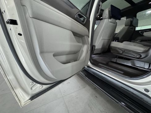 Used 2021 GMC Yukon XL SLT w/ Rear Media and Nav Package image 19