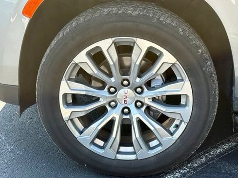 Used 2023 GMC Yukon XL Denali AWD/4WD image 32