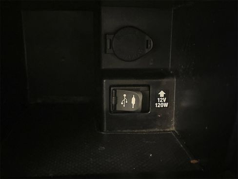 Used 2014 Toyota Camry LE image 26