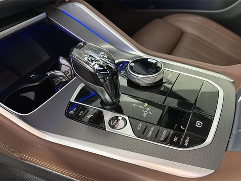 Used 2022 BMW X6 xDrive40i w/ Executive Package image 39