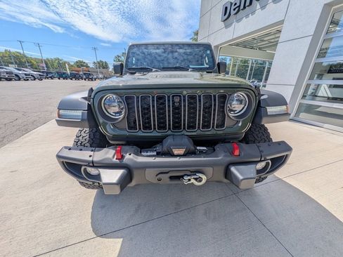 Used 2024 Jeep Wrangler Unlimited Rubicon w/ Capability Package image 10