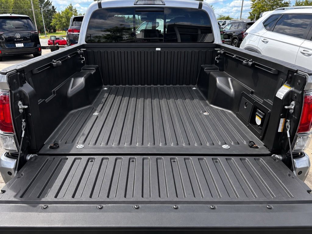 Used 2021 Toyota Tacoma TRD Sport w/ Technology Package AWD/4WD image 17