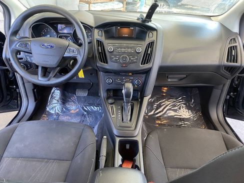 Used 2018 Ford Focus SE w/ SE Appearance Package FWD image 22