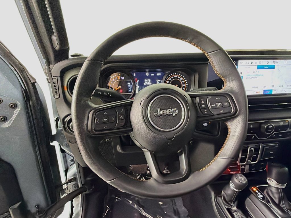 Used 2024 Jeep Gladiator Mojave AWD/4WD image 11
